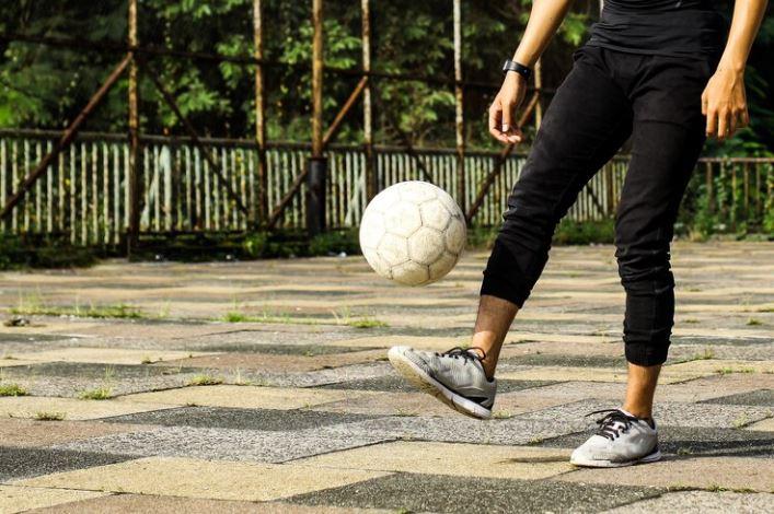 Improve Your Soccer Skills with Half Volley Technique
