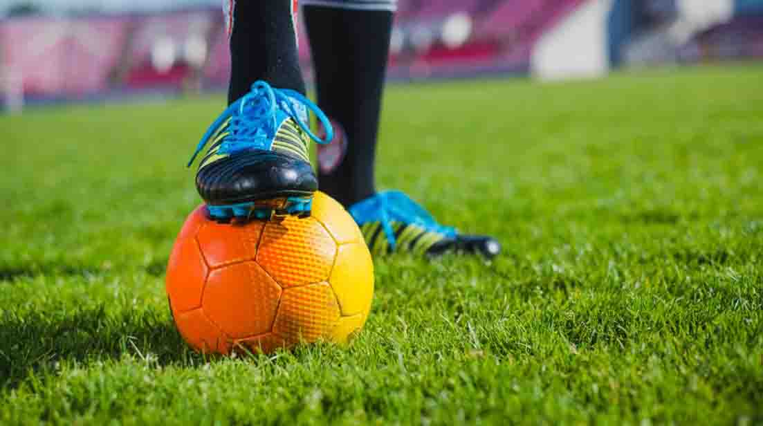 How to juggle a soccer Ball - Juggle like a pro - Best Football Skills